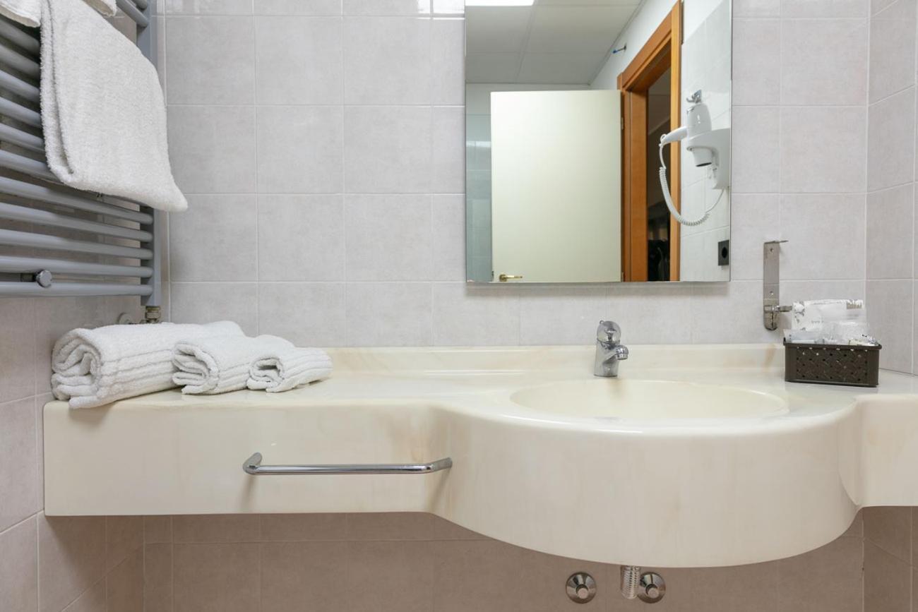 Break Hotel Ospedaletto Lodigiano Экстерьер фото