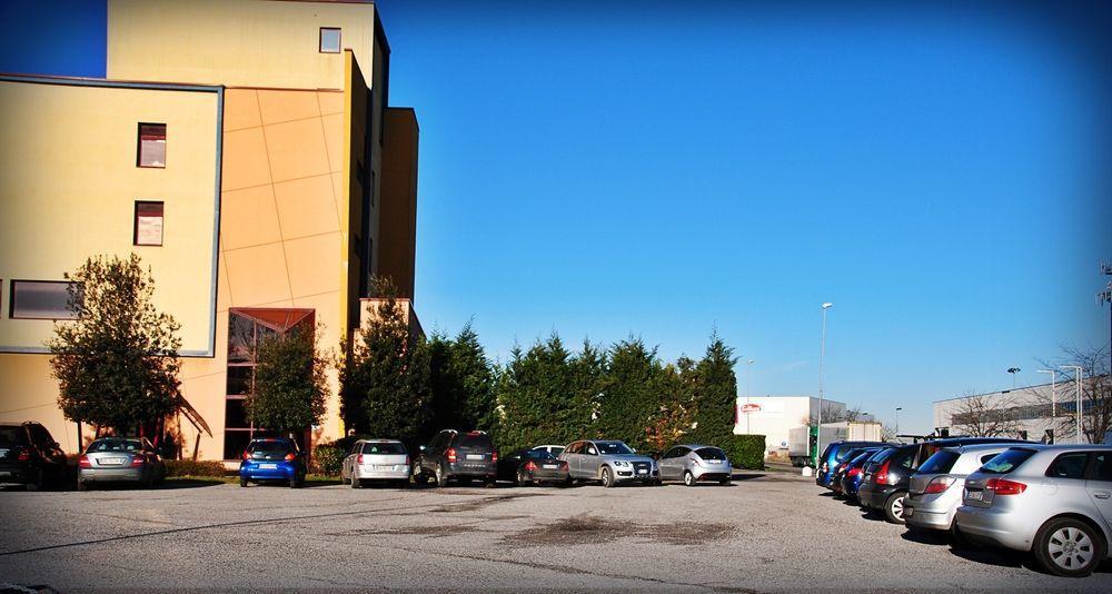 Break Hotel Ospedaletto Lodigiano Экстерьер фото